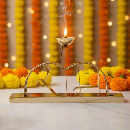 Brass Ram Deepak Diya � Lord Ram Brass Oil Lamp Table Pooja Decor, Height : 7 Inch (FMAS790 C)